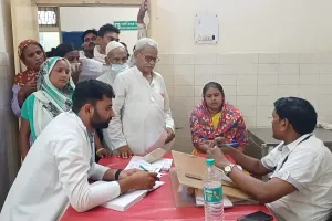 जिला अस्पताल में हीट स्ट्रोक के बढ़ रहे मरीज़, सी.एम.एस ने धूप से बचाव करने की करी अपील