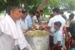 गांव की खुशहाली के लिए शीतला माता की पूजा कर हुवा भंडारे का आयोजन