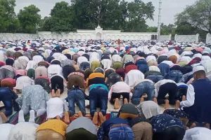 बड़ी ही अकीदत और एहतराम के साथ पढ़ी गई ईद उल अजहा की नमाज