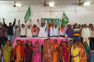 झामुमो का सदस्यता अभियान के दौरान कई लोगों ने थामा पार्टी का दामन