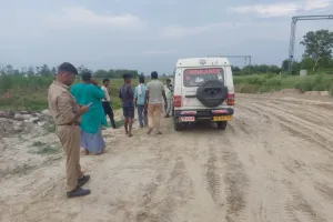 पैंतीस वर्षीय अज्ञात महिला का चौकाघाट के पास पड़ा मिला शव