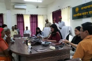 डीएम ने तहसील सदर संपूर्ण समाधान दिवस में लोगों की समस्याओं को सुना, निस्तारण के दिये निर्देश