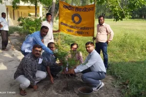 प्राचार्य कौशलेंद्र विक्रम मिश्र ने किया वृक्षारोपण