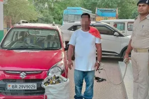 बिहार के गोपालगंज में कार से मिली शराब सिवान का तस्कर गिरफ्तार