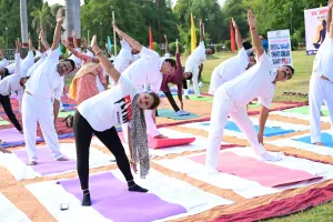 शहीद चंद्रशेखर आजाद पार्क में सी आर पी एफ जवानों ने मनाया योग दिवस