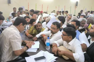 डीएम ने समाधान  दिवस पर कुल 203 प्रकरण में  14 प्रकरणों का मौके पर किया निस्तारण।