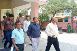 सीएचसी में स्वास्थ्य व्यवस्थाओं को परखने के लिए उपजिलाधिकारी ने किया औचक निरीक्षण