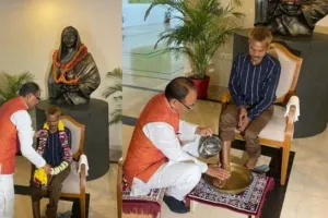 मुख्यमंत्री शिवराज ने पेशाब कांड पीड़ित आदिवासी के पैर धोए:हाथ पकड़कर CM हाउस ले गए