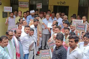 केंद्र सरकार ने व्यापारियों का अपमान कर तुगलकी फैसला लिया