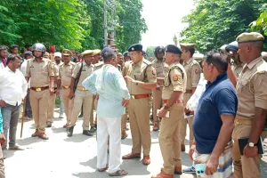 गोरखपुर में  ट्रेक्टर चालक के अश्लित गीत पर बिरोध , चली गोली एक कि मौत चार घायल