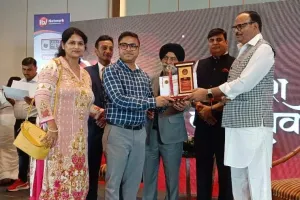 उप मुख्यमंत्री बृजेश पाठक द्वारा जिले के सुप्रसिद्ध डॉ o संदेश कसौधन किए गए सम्मानित