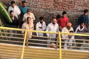 कुशीनगर : आतंक का प्रयाय बना खच्चर को रेस्क्यू टीम ने पकड़ वन विभाग को सौपा