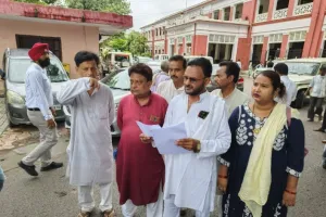 सामाजिक संगठन जनता की आवाज के कार्यकर्ताओं ने मुख्यमंत्री को संबोधित 9 सूत्री ज्ञापन जिला अधिकारी को सौंपा।