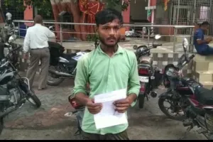 नो एन्ट्री में ई रिक्शा चालक से ट्रैफिक पुलिस ने मांगी रिश्वत, पैसे न देने पर पुलिस पर लगा मारपीट का आरोप।