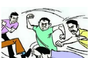 बिजली विभाग के एसडीओ और जेई को लोगों दौड़ा-दौड़ा कर पीटा, ।भागकर बचाई जान!