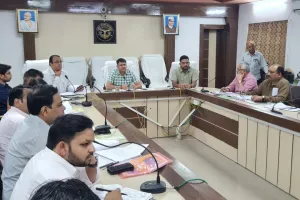 जिलाधिकारी ने कर-करेत्तर व राजस्व समीक्षा बैठक में लक्ष्य से सापेक्ष शत प्रतिशत वसूली करने के दिए निर्देेश।