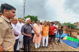 नालों की दुर्दशा देख नाराज हुए विधायक डॉ0 नीरज बोरा।