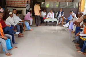 पूर्व विधायक ने अपने आवास में जनता दरबार लगाकर लोगों की समस्या से हुए अवगत