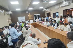 कलेक्ट्रेट सभागार में जिला प्रशासन के साथ मोस्ट की हुई मीटिंग