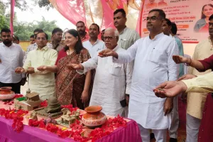 मेरी माटी मेरा देश कार्यक्रम के साथ पिंडोरन गांव में सिला फलकम का क्षेत्रीय सांसद ने किया उद्घाटन