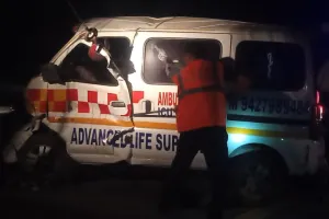 तेज रफ्तार एम्बुलेंस ने पेट्रोलिंग कर रही यूपीडा गाड़ी में मारी टक्कर, दो की मौत