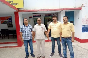 मिल्कीपुर: एंटी करप्शन टीम ने रिश्वत लेते लेखपाल बिन्धा प्रसाद को पकड़ा, टीम पूछताछ में जुटी