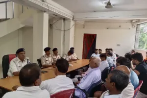बिहार : वाल्मीकिनगर थाना परिसर में महावीरी झंडा को लेकर शांति समिति की बैठक