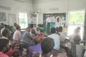 किसान पाठशाला आयोजित कर किसानी के गुर सिखाए