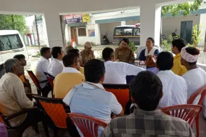 एसडीएम और सीओ ने व्यापारियों के साथ की बैठक, सुरक्षा का दिया भरोसा