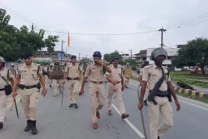 बगहा : बगहा में हिंसा और उपद्रव के बाद प्रशासन की तबातोड़ कार्यवाई