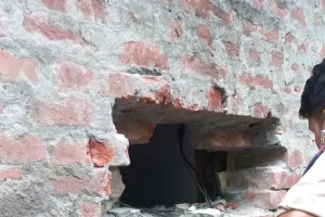 मिल्कीपुर: चोरों ने सेंध काट कर एटीएम में चोरी करने का किया प्रयास, असफल होने पर जन सेवा केंद्र में की चोरी