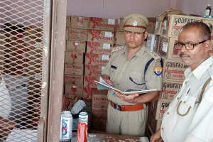 आबकारी के आकस्मिक निरीक्षण से दुकानदारों में मचा हड़कंप