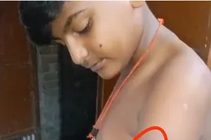 कुशीनगर : मासूम छात्र का कसूर इतना था बेंच की पेंट को खुरुच दिया,गुस्साए क्रूर संचालक ने शरीर का चमड़ी उधेड़ दिया