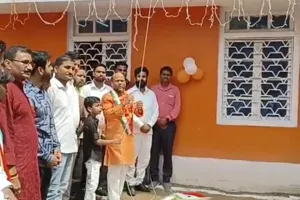 पडरौना : विनय जायसवाल को स्वतंत्रता दिवस पर तीसरी बार नपा दफ्तर पर ध्वज फहराने का मिला गौरव