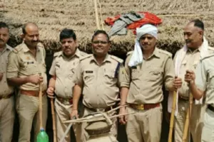 आबकारी टीम ने छापेमारी कर कच्ची शराब लहन किया नष्ट, कारोबारियों में हड़कंप