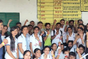 एनएसएस स्वयंसेवकों ने गोद लिए  बच्चों के साथ धूमधाम से मनाया फ्रेंडशिप डे 