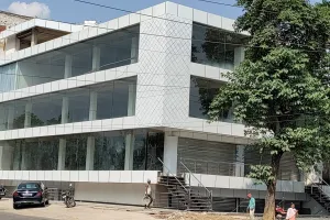 एलडीए के प्रवर्तन जोन 4 में आवासीय मकान तोड़कर बन रहे कमर्शियल काम्प्लेक्स, हॉस्पिटल व रेस्टोरेंट,  