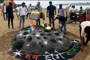 चंद्रयान  की सफल लैंडिंग के लिए सुंदरकांड का किया पाठ, बनाया आर्ट