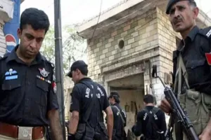  पाकिस्तान में आतंकवादियों ने पुलिस मोबाइल वैन पर  किया हमला