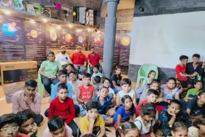 फूलपुर में बच्चों ने देखा चंद्रयान की लैंडिंग!