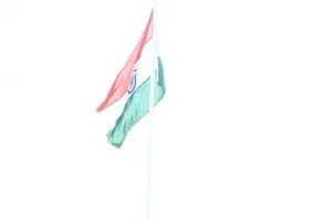 कुशीनगर :: राज्यमंत्री के साथ डीएम एसपी ने किया ध्वजारोहण