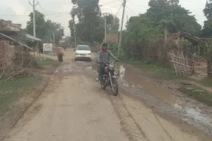 लोकनिर्माण विभाग द्रारा सरकार के गुणवत्ता की उड़ाई जा रही धज्जियां