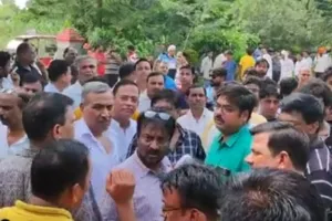 व्यापारियों ने पुलिस से न्याय की करी मांग    