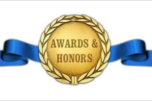 समाजसेवी मनोज सिंह ने पुलिसकर्मियों को किया सम्मानित