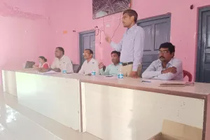 शिक्षा व्यवस्था में सुधार लाने पर जोर बी ई ओ मनींद्र कुमार ने की समीक्षा बैठक