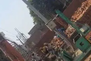 कालीदह पोखर के बाद पुलिस चौकी की नाक के नीचे नगर निगम के नलकूप विभाग की जमीन पर भूःमाफिया कर रहे अवैध कब्जे