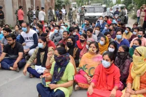  किश्तवाड़ पुलिस ने दी श्रद्धंजली, अनंतनाग में अधिकारियों के बलिदान पर जगह-जगह प्रदर्शन