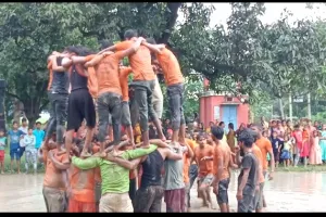 सिद्धार्थनगर : श्री कृष्ण जन्माष्टमी पर्व पर मटकी फोड़ कार्यक्रम लोगों को खूब लुभाया