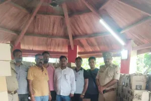 पुलिस और एसटीएफ को संयुक्त कार्यवाही में दो अबैध शराब तस्कर गिरफ्तार,पचास लाख की अबैध शराब बरामद