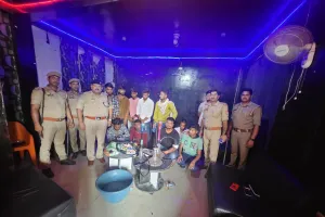 अवैध हुक्काबार पर पुलिस की बड़ी कार्यवाही